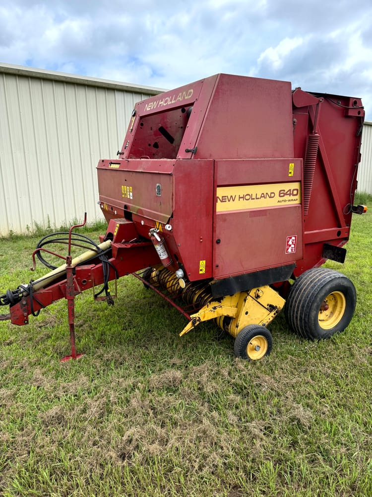 1995 New Holland 640 Round Baler
