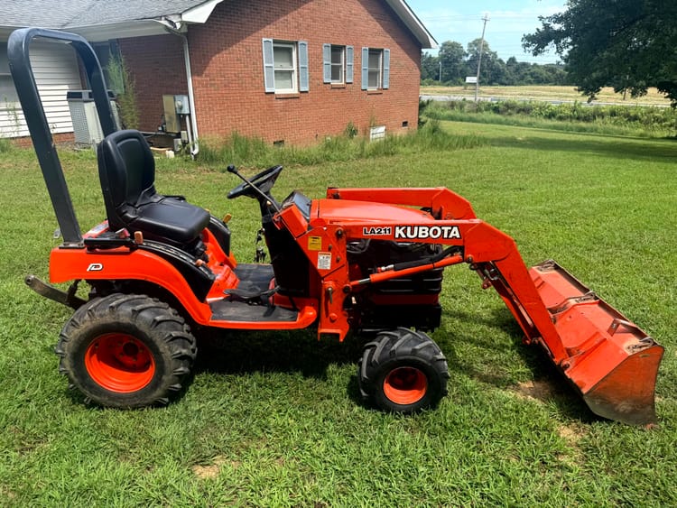 2000 Kubota BX2200 Hydrostatic 4×4 Tractor and Loader